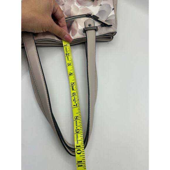 Vera Wang Simply Vera Floral Handbag - Picture 10 of 10